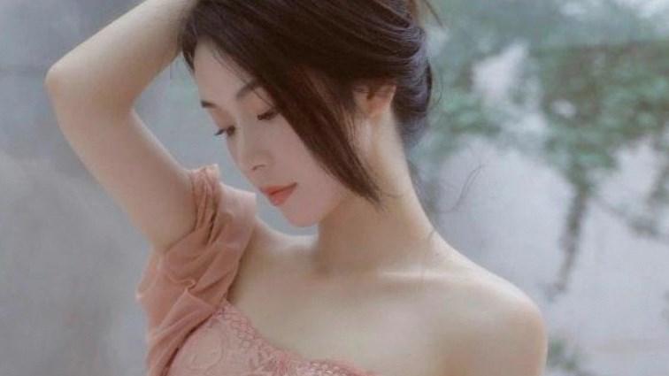 人的执念一旦过重，便会流连忘返于人间，就比如十年前那个已经死去的我一样