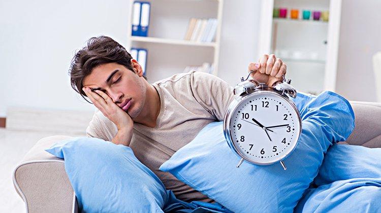 睡眠质量|人类能坚持多久不睡觉？美国一男子强撑了11天，结果怎么样了？