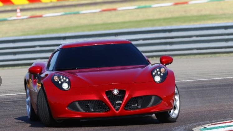 阿尔法罗密欧4C：碳纤维跑车的新标杆