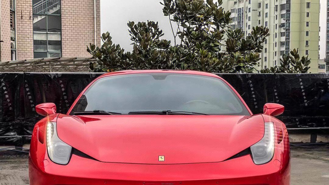 法拉利458：风驰电掣的传奇跑车，速度与激情的永恒典范