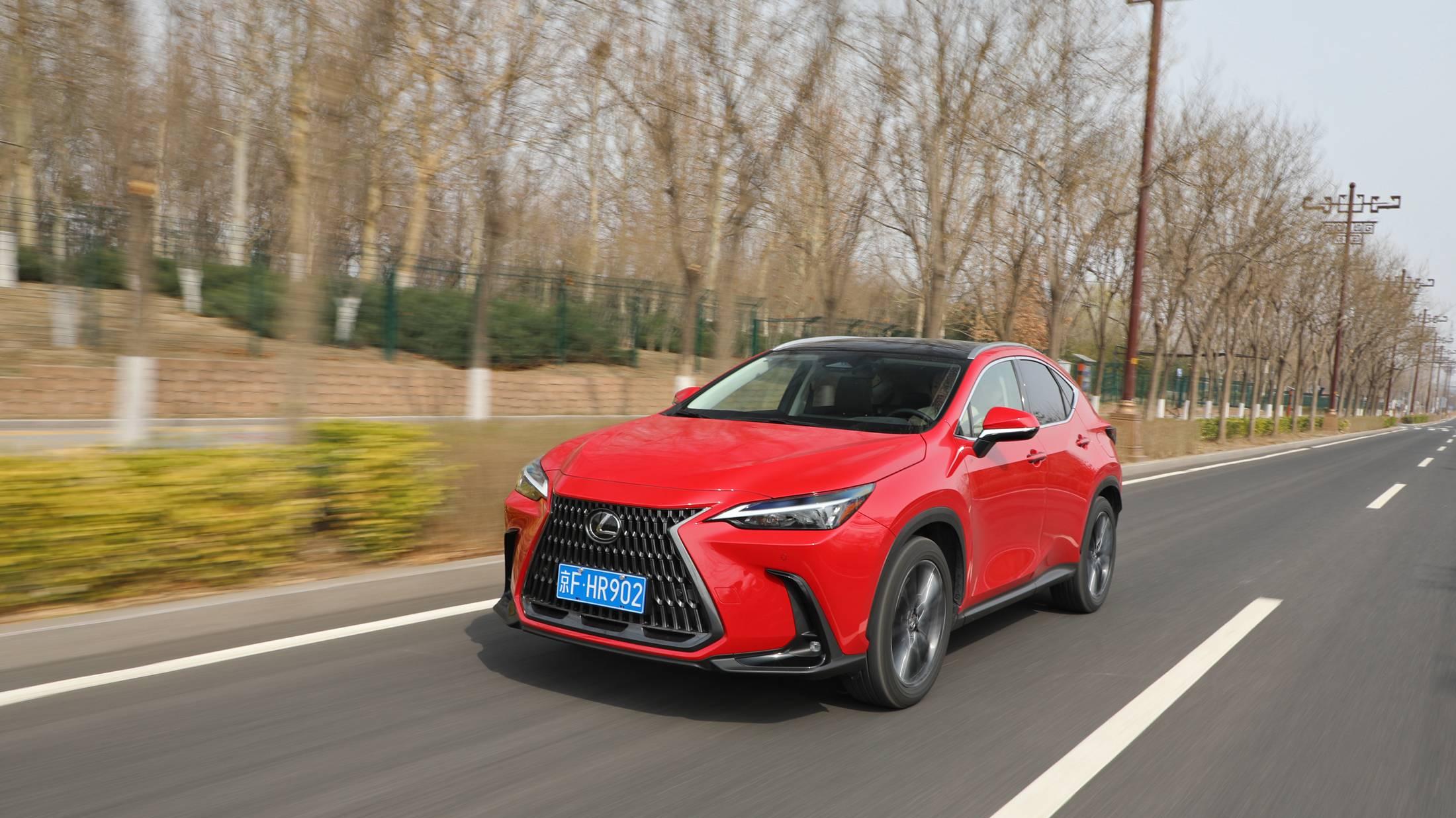 雷克萨斯NX260是一款豪华中型SUV，它在性价比方面表现出色