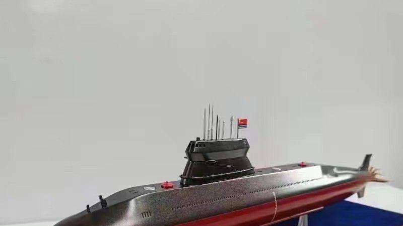 首次领先西方一代，中国新型潜艇现身，奇特造型究竟有何用途？