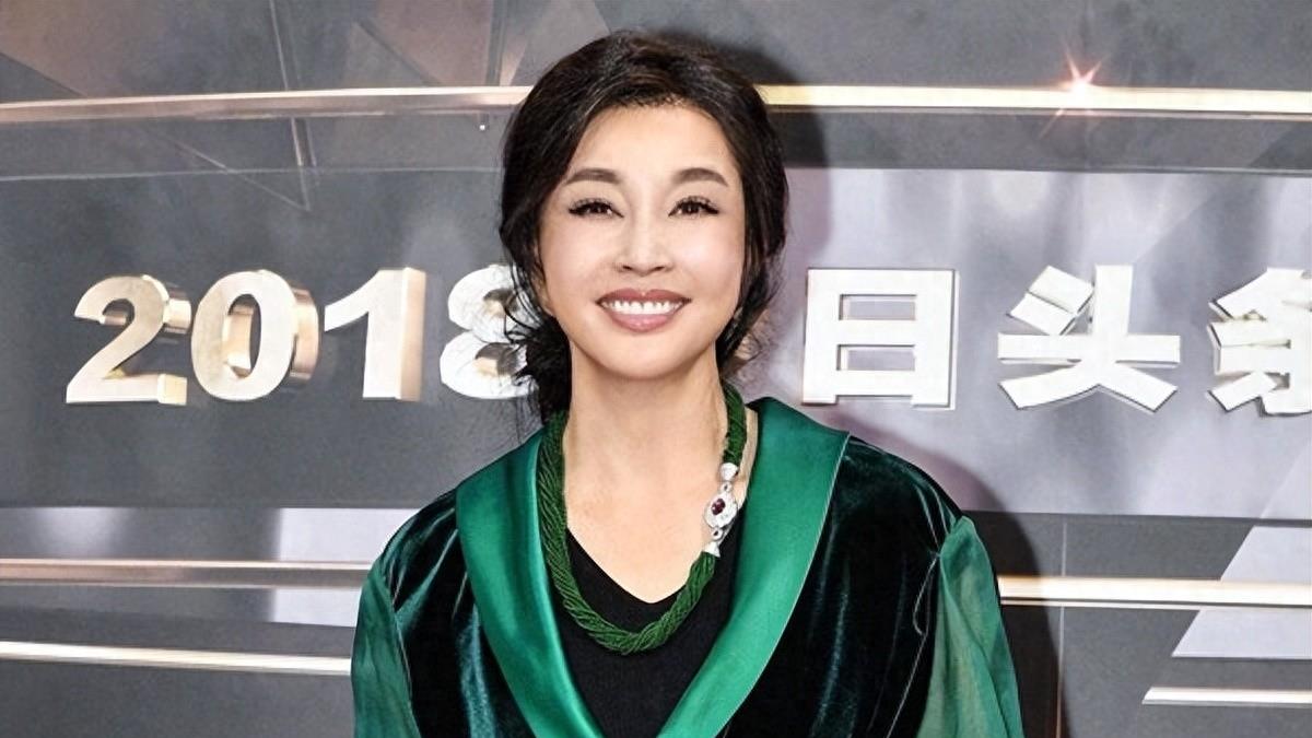 18岁就男人不断，70岁还没玩够？活到老玩到老，不愧是风流老妖精