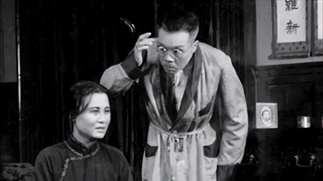 人间三千事，淡然一笑间