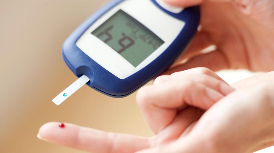 糖尿病人每天早上吃1个鸡蛋，到底有不有利于控血糖？早点搞清楚