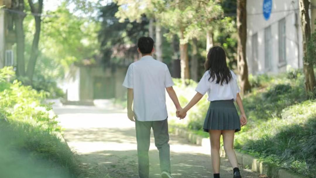 多年后，与初恋重逢是一种什么样的体验？