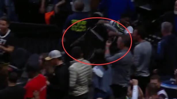 爱德华兹昨日赛后扔椅子砸中两人，被控三级袭击罪