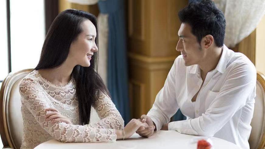 让男人忘不掉的女人，身上都有这两个特点，和长相无关