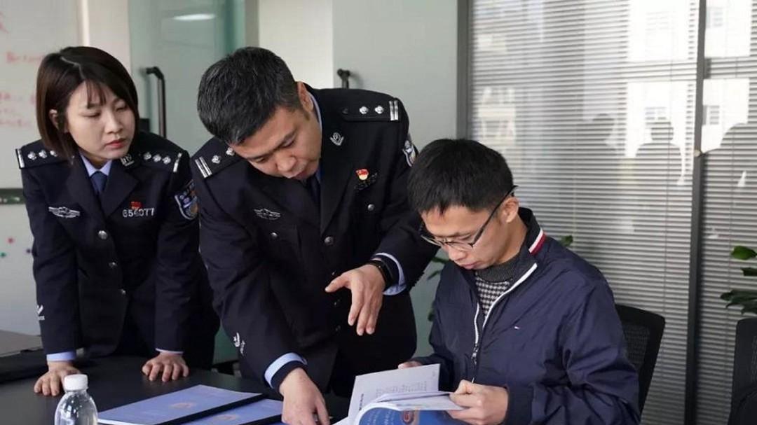 养子成“恶虎”，高智商夫妻设计三千里外杀子，1998年三亚谜案