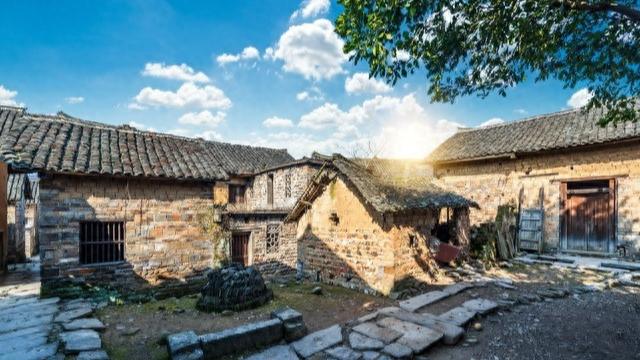 母亲离世后，我与大哥疏远10年，如今他重病主动上门和好