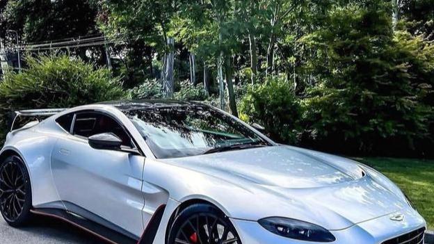阿斯顿马丁Vantage：重塑跑车传奇，引领新时代风潮