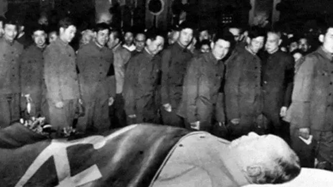 1976年毛主席病危，李敏去探望被江青拦下，一向温和的她罕见发火了