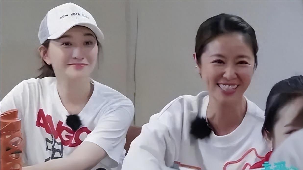 44岁林心如撞上44岁李小冉，明明是同龄人，看上去却差别这么大