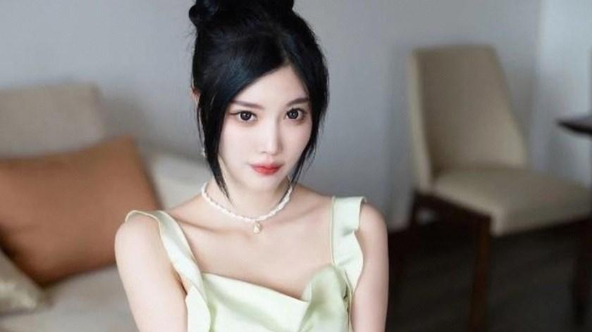 为了羞辱我，白月光不惜一切让我当众出糗，殊不知我也早已不是当初那个可以任人欺辱的穷小子