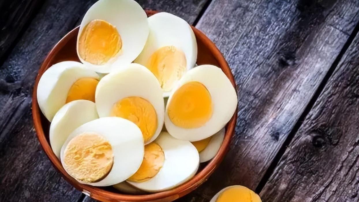 后遗症|早晨吃一个水煮鸡蛋，一段时间后会怎样？建议：肝不好的人来看看