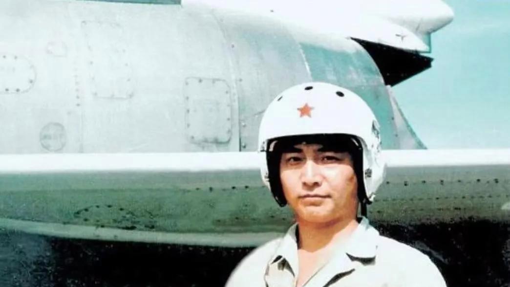 22年前南海撞机王伟成功跳伞，为何10万人找不到他？如今真相大白