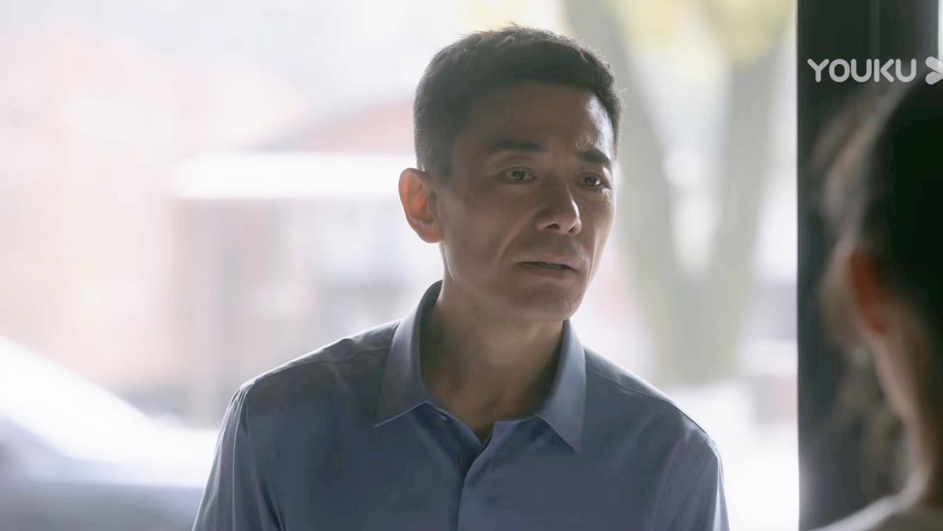 《后浪》补过头的朱老板扮演者，曾做过10年警察，用演技征服观众
