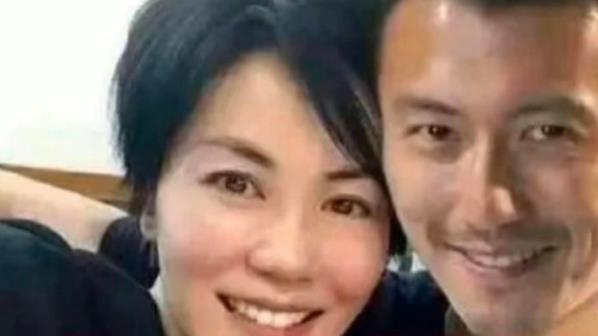 曝王菲私生活混乱！爱找小鲜肉给钱给物享服务，男友约妹暖床嗨玩