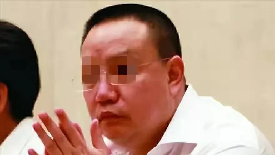 武汉黑老大黄大发落网，拔出萝卜带出泥，周某康的长子和他有交集