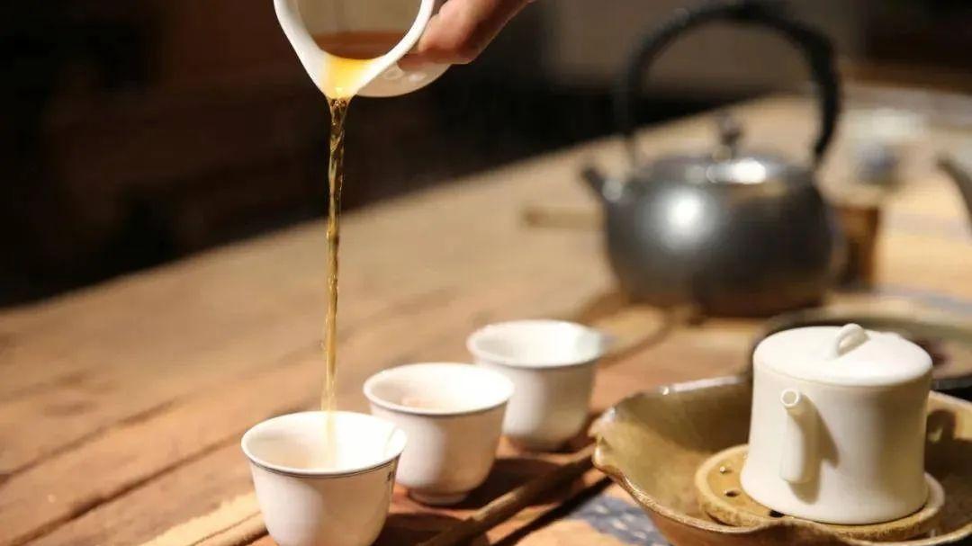 喝茶能解酒和药？揭秘长期饮茶对肾脏的影响，答案或许出乎你的预料！