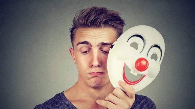 当一个人给你这些感觉，就是直觉在告诉你快逃