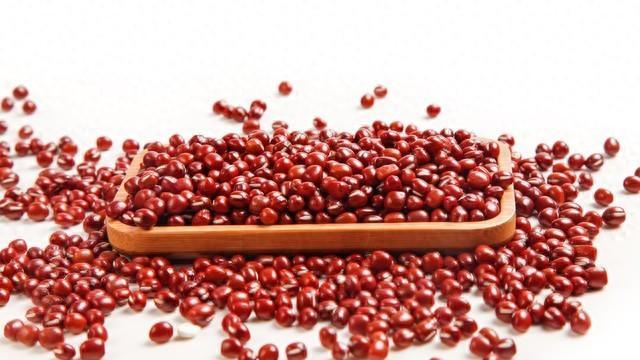 常吃红豆好处多，加上这种食材，不仅能补血养颜，还能排出毒素