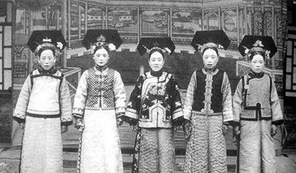 清朝皇子，为何由乳娘哺育？政治目的固然有，后宫那点事才是主因