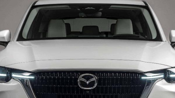 马自达CX-60 PHEV，线条流畅、简洁，插电混动系统