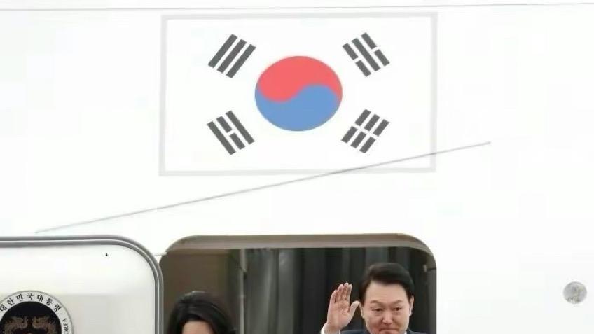 韩国第一夫人金建希，一张娃娃脸顶着挑染的头发，一点不像不50岁