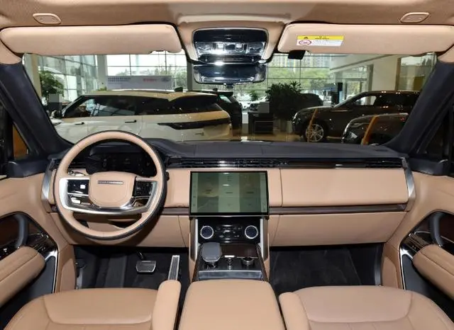 金融界的尊贵座驾！路虎揽胜创世加长版对决迈巴赫GLS480，奢华与实力的终极对决！