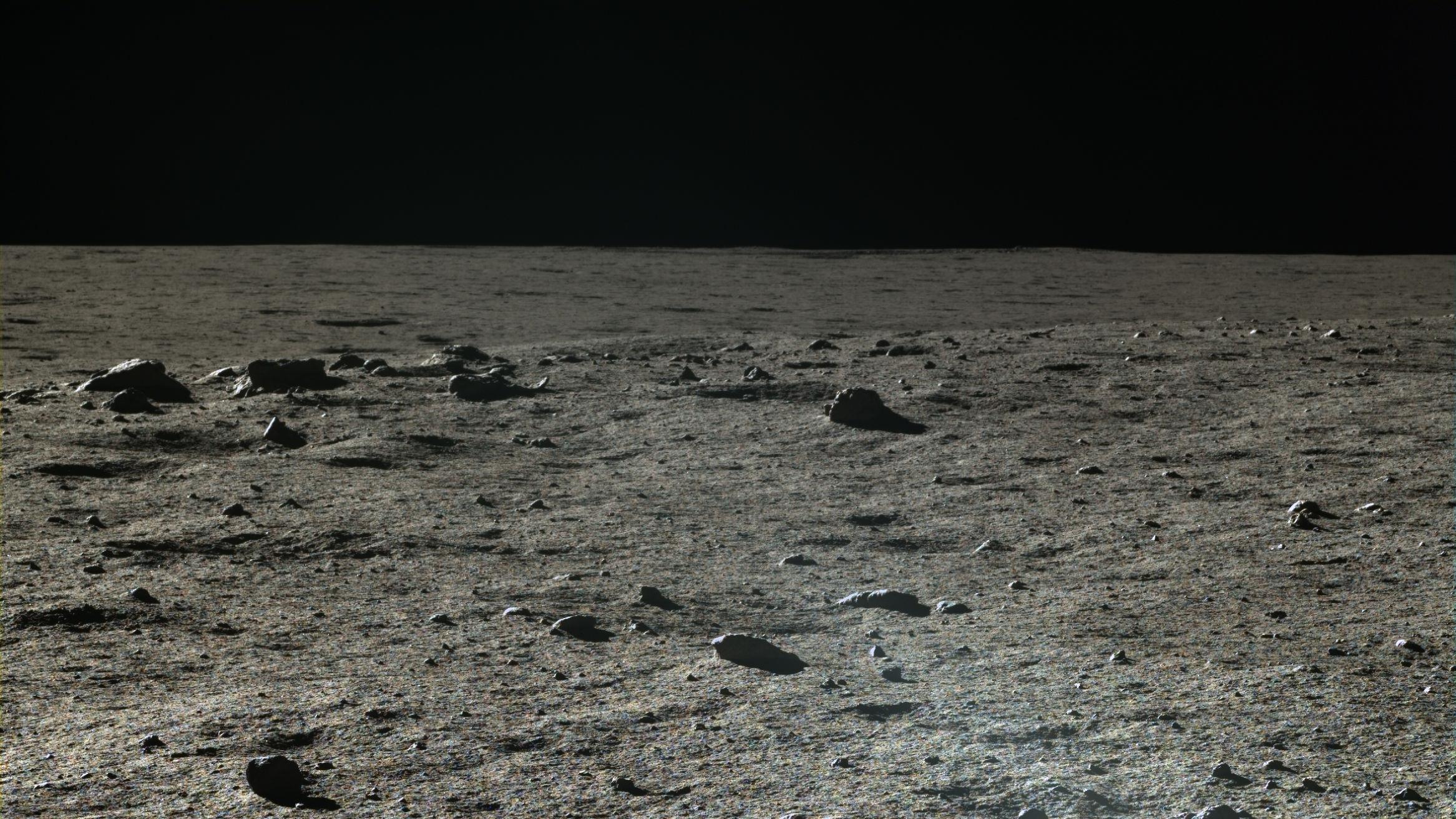 当流星体撞击月球表面时，会释放出水分子？