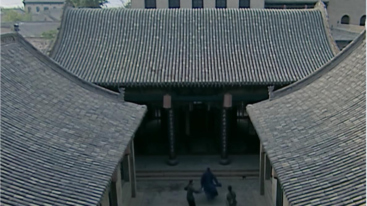 《乔家大院》-本集以乔家悲剧开头，描述了乔致庸玩世不恭的性格-第一集