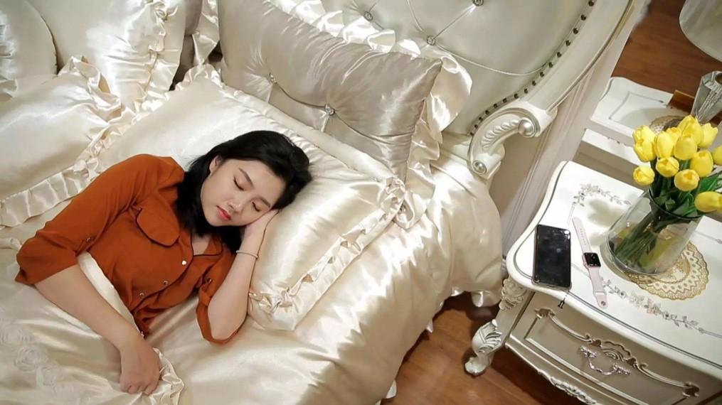 14岁男孩抚摸妈妈身体上瘾，妈妈不阻止，教育孩子不当引起的辩思