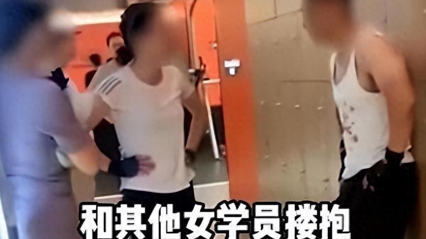 上海女富婆与男私教在健身房锻炼，网友称：太疯狂了！