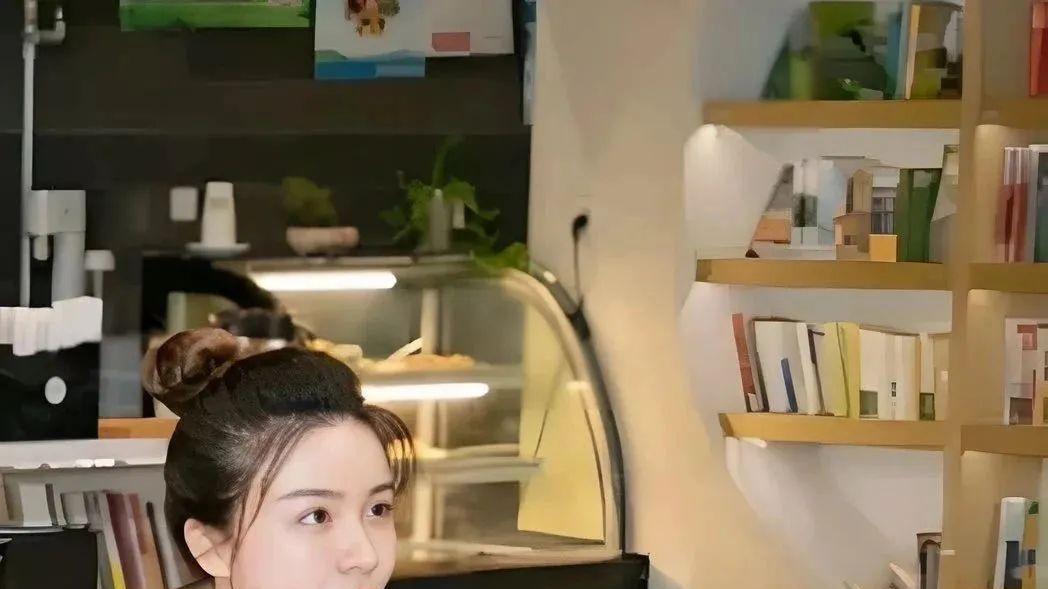 戴副局长出轨婚房实拍！红双喜还未摘下，墙上贴满恩爱的婚纱照