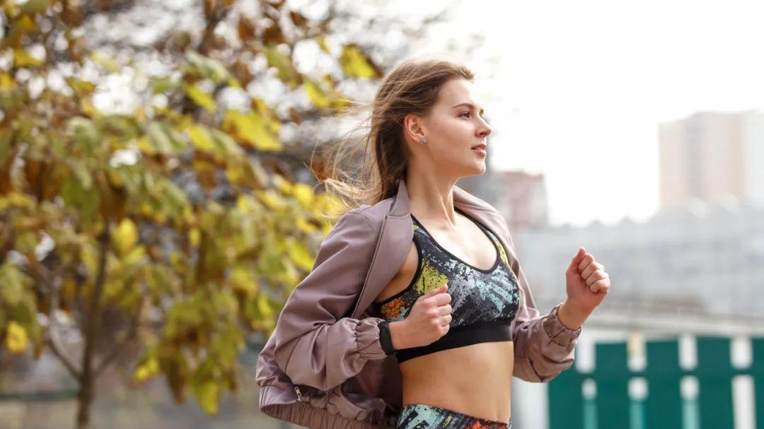 饮食|每次10公里跑一天歇一天好，还是每天都跑个5公里好？