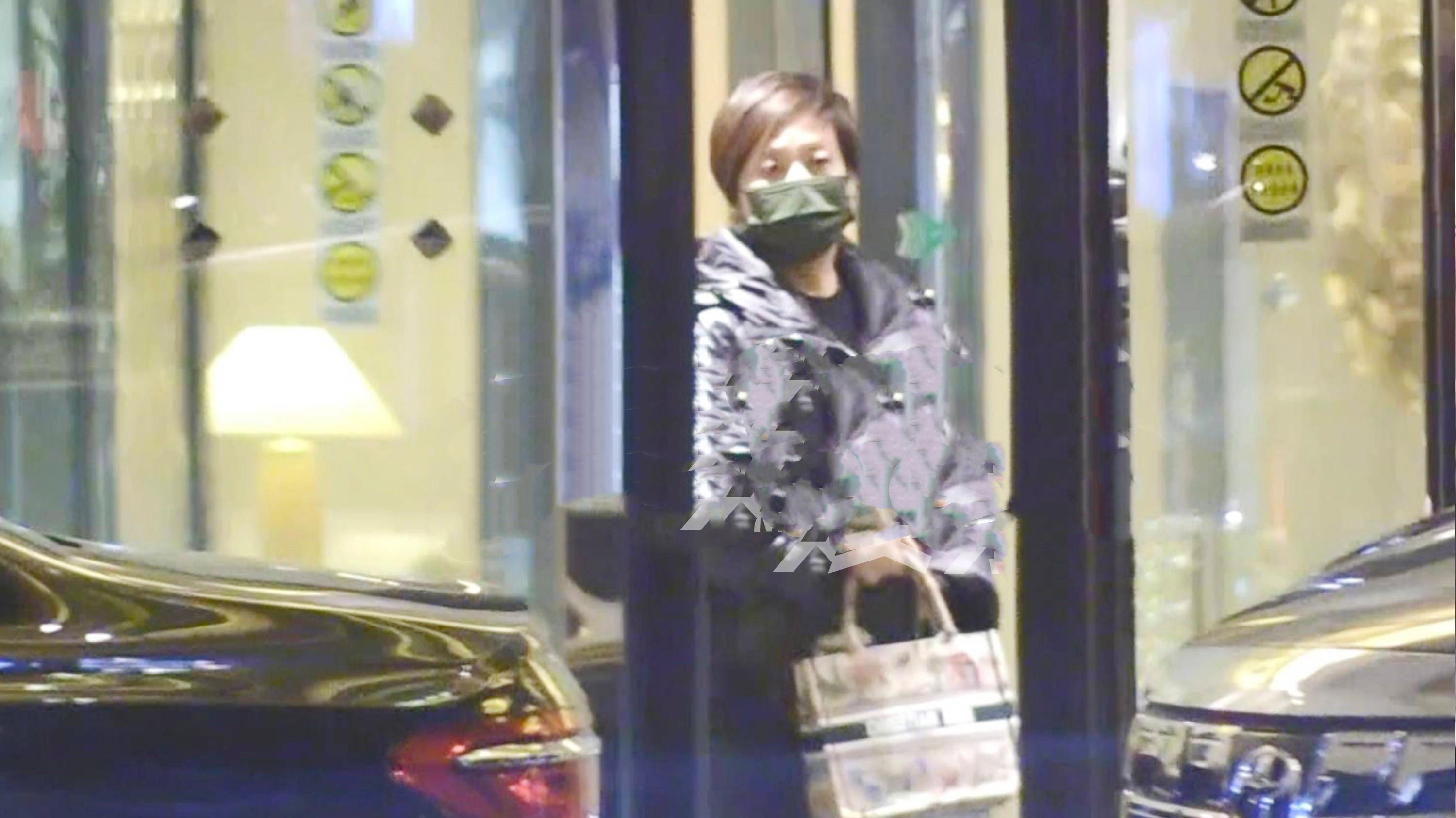 68岁张国立携妻与宋丹丹聚餐，邓婕年轻富态，62岁宋丹丹精神奕奕！