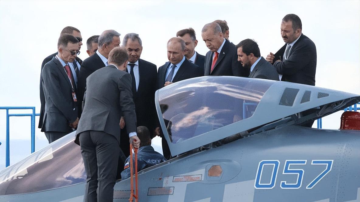 伊朗立下了大功普京送上最先进战机，几乎把伊军变成了另一支俄军！