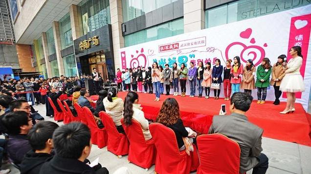 相亲现场变战场：女方要彩礼20万，男方回应先怀孕再谈