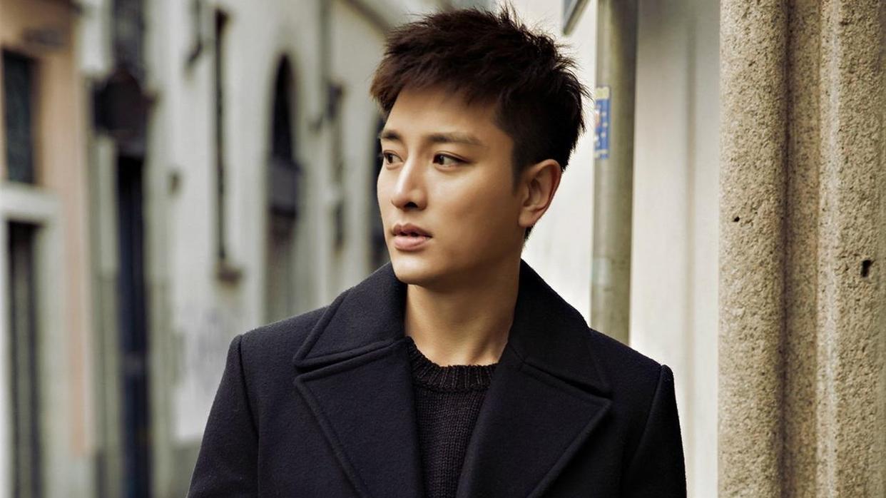 贾乃亮直播间美容仪价格比实体店贵1600元，网友热议直播带货乱象