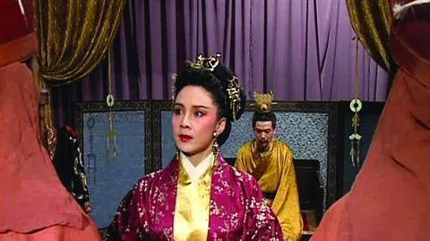 曹操有六个女儿，三个女儿嫁给了汉献帝，另外三个嫁给了谁？