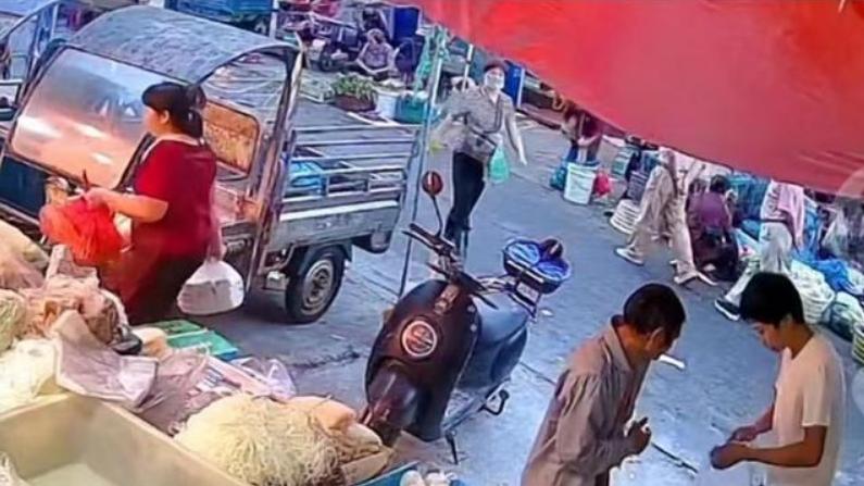 浙江独居老人手绘“假币”买面9年，离世后，老板却崩溃大哭