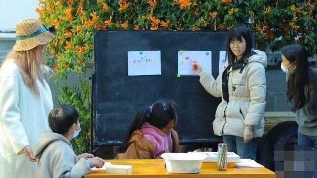 清华学子成才的秘诀，“益行千里”支队走进大理海灵社工服务中心