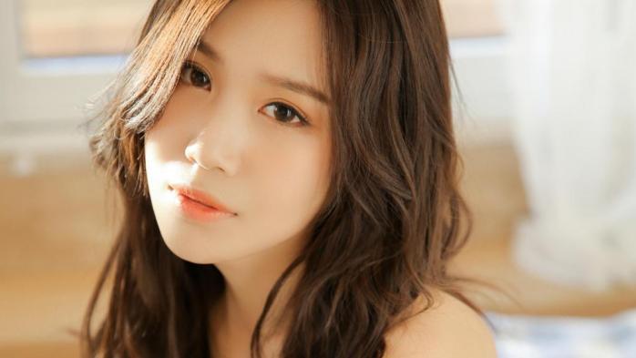 正当她以为自己是最幸福的妹妹时，他却毅然与她人订婚