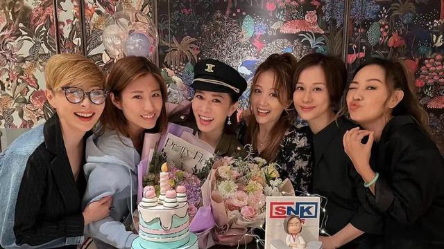 48岁佘诗曼庆生，超13位TVB戏骨现身引回忆杀，苗侨伟夫妇显年轻