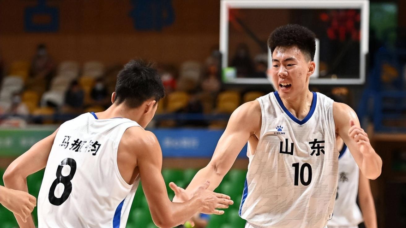 36分5篮板5助攻！山东男篮新星大爆发，拒绝王晗邀请，未来可期
