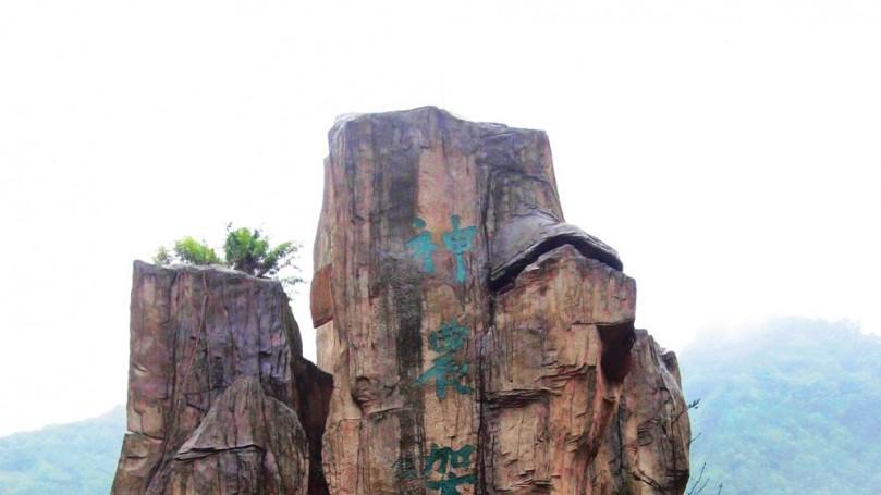 魅力十分独特，可轻松徒步到达山顶，更是历代文人雅士的聚集地