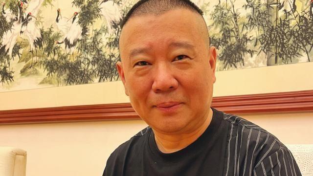 郭德纲成为福布斯中国杰出匠人榜首，笑醒冯巩！