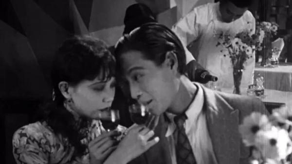 《恋爱与义务》，千金小姐与普通人的爱情，家族与社会的矛盾