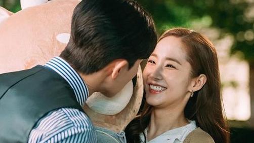 为了最爱的他，我害死了自己的父亲兄长，他却在我怀孕时逼我自杀……